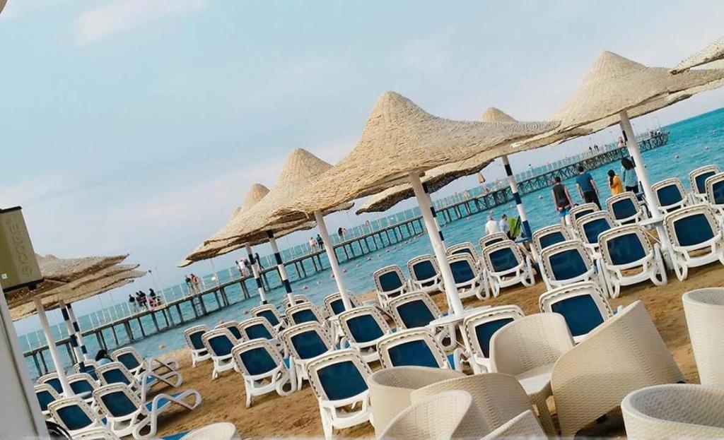 Seaview Chalets In Porto South Beach - Families Only Айн-Сохна Экстерьер фото